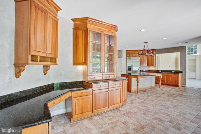 8261 ROSELAND DR, Fairfax Station, VA 22039