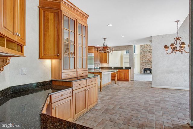 8261 ROSELAND DR, Fairfax Station, VA 22039