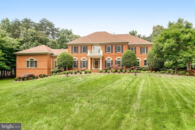 8261 ROSELAND DR, Fairfax Station, VA 22039