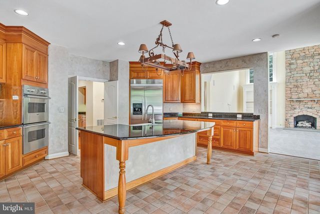 8261 ROSELAND DR, Fairfax Station, VA 22039