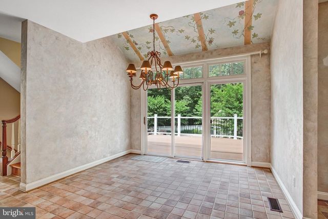 8261 ROSELAND DR, Fairfax Station, VA 22039