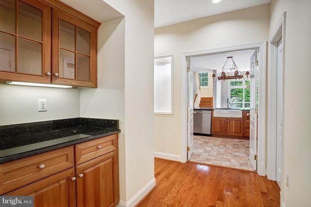 8261 ROSELAND DR, Fairfax Station, VA 22039