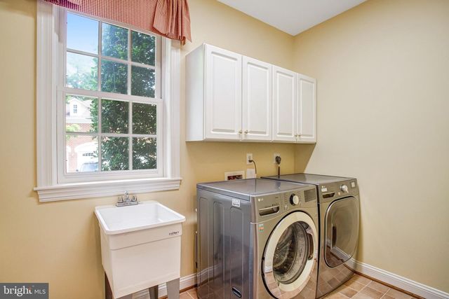 8261 ROSELAND DR, Fairfax Station, VA 22039