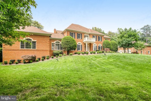 8261 ROSELAND DR, Fairfax Station, VA 22039