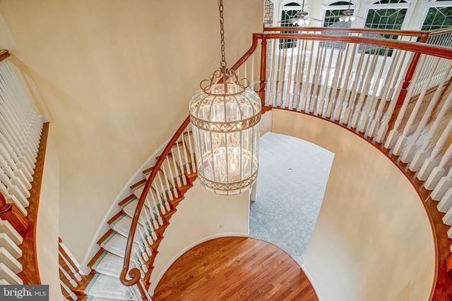8261 ROSELAND DR, Fairfax Station, VA 22039