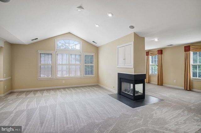 8261 ROSELAND DR, Fairfax Station, VA 22039