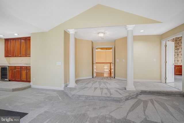 8261 ROSELAND DR, Fairfax Station, VA 22039