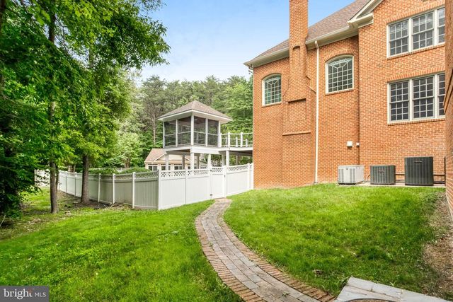 8261 ROSELAND DR, Fairfax Station, VA 22039