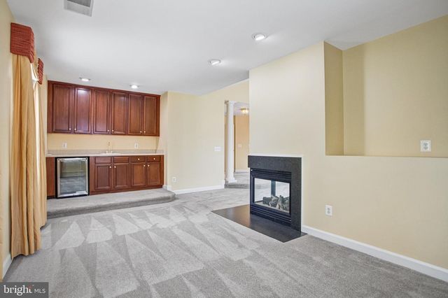 8261 ROSELAND DR, Fairfax Station, VA 22039