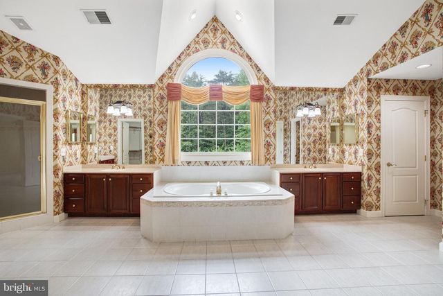 8261 ROSELAND DR, Fairfax Station, VA 22039
