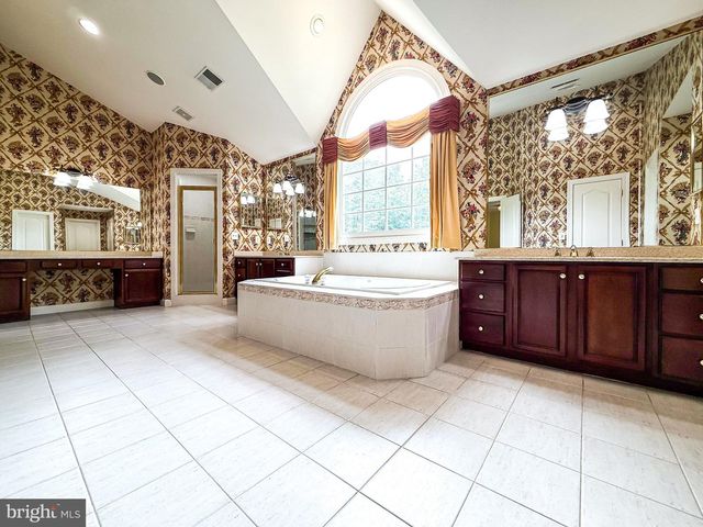 8261 ROSELAND DR, Fairfax Station, VA 22039