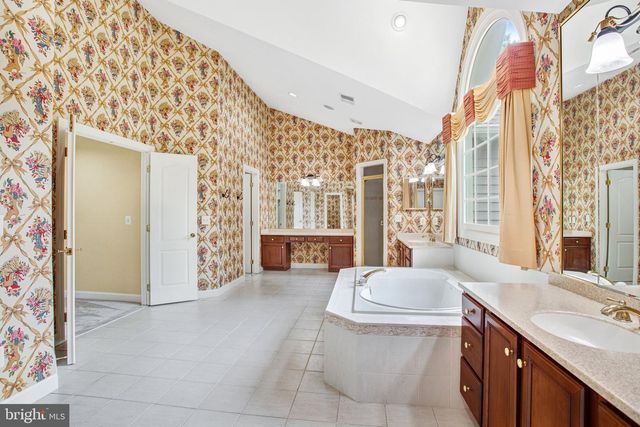 8261 ROSELAND DR, Fairfax Station, VA 22039