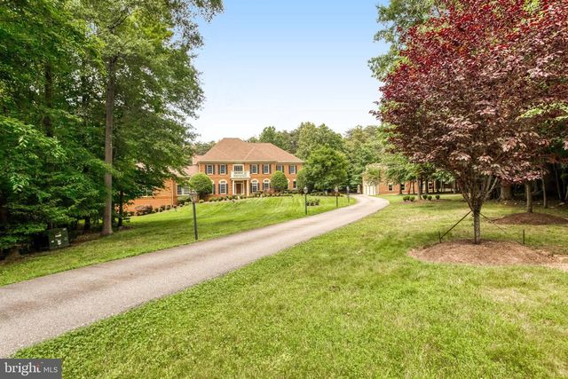 8261 ROSELAND DR, Fairfax Station, VA 22039