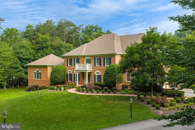 8261 ROSELAND DR, Fairfax Station, VA 22039