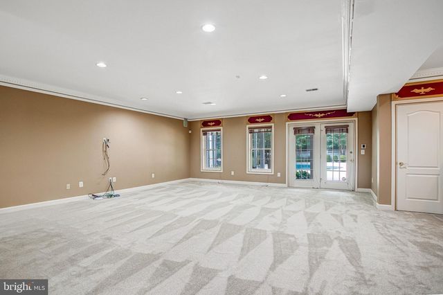 8261 ROSELAND DR, Fairfax Station, VA 22039