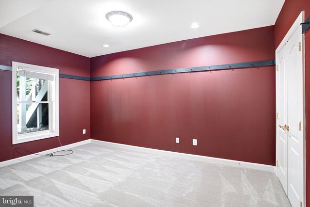 8261 ROSELAND DR, Fairfax Station, VA 22039