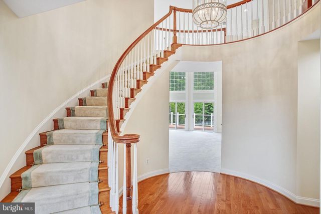 8261 ROSELAND DR, Fairfax Station, VA 22039