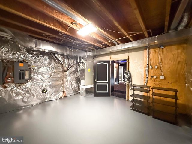 8261 ROSELAND DR, Fairfax Station, VA 22039
