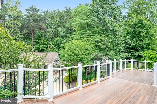 8261 ROSELAND DR, Fairfax Station, VA 22039