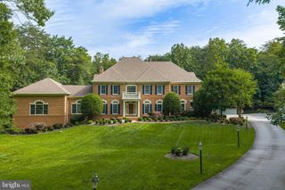 8261 ROSELAND DR, Fairfax Station, VA 22039