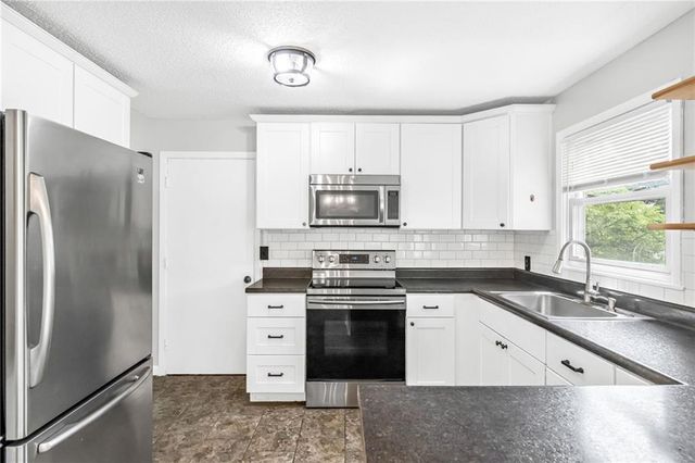 8849 N Locust Street, Kansas City, MO 64155