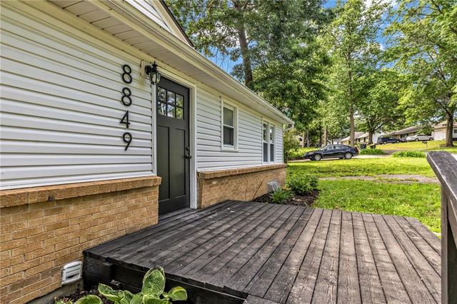 8849 N Locust Street, Kansas City, MO 64155