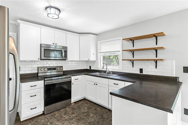 8849 N Locust Street, Kansas City, MO 64155