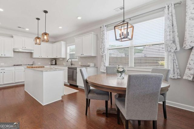 705 Abbotsford Way, Woodstock, GA 30188