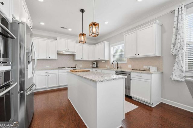 705 Abbotsford Way, Woodstock, GA 30188