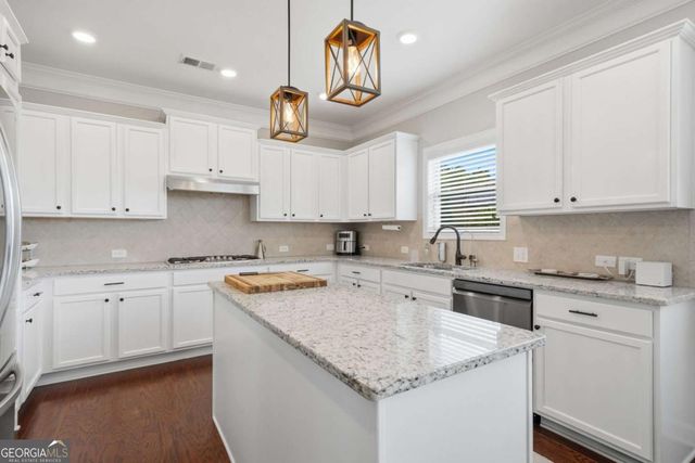 705 Abbotsford Way, Woodstock, GA 30188