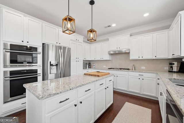 705 Abbotsford Way, Woodstock, GA 30188