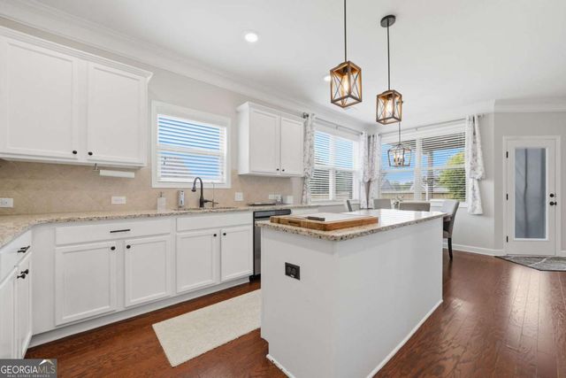 705 Abbotsford Way, Woodstock, GA 30188
