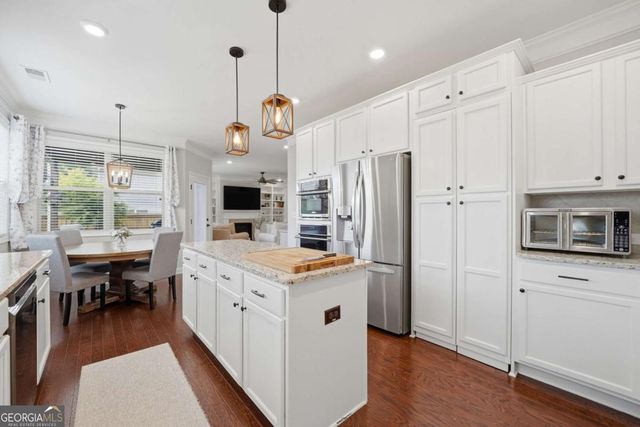 705 Abbotsford Way, Woodstock, GA 30188