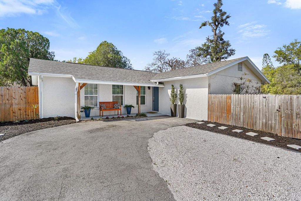 635 MELODY CIRCLE, Sarasota, FL 34237
