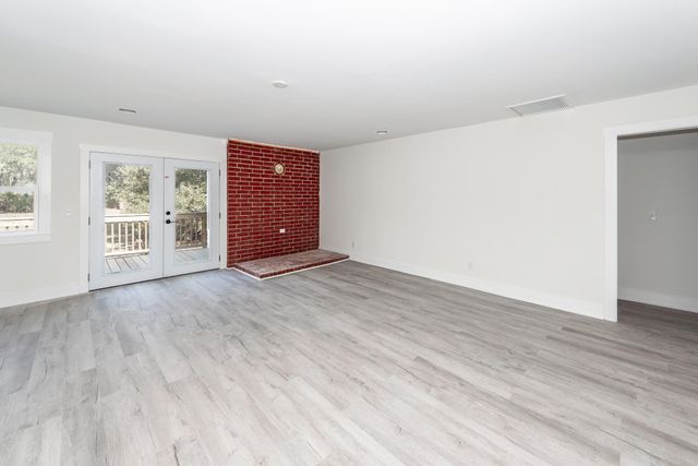 1124 Sallie Manigault Lane, Mcclellanville, SC 29458