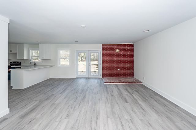 1124 Sallie Manigault Lane, Mcclellanville, SC 29458