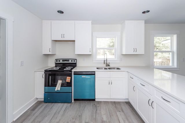 1124 Sallie Manigault Lane, Mcclellanville, SC 29458