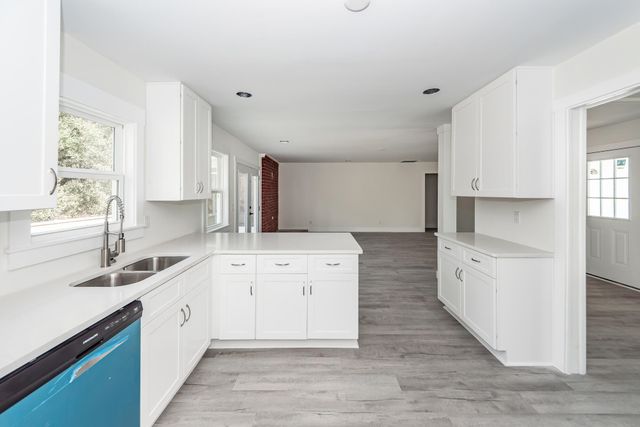 1124 Sallie Manigault Lane, Mcclellanville, SC 29458