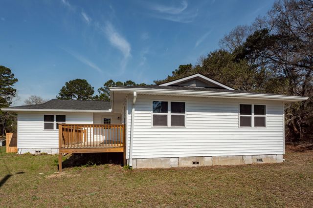 1124 Sallie Manigault Lane, Mcclellanville, SC 29458