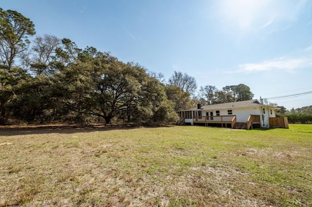1124 Sallie Manigault Lane, Mcclellanville, SC 29458