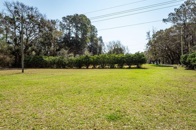 1124 Sallie Manigault Lane, Mcclellanville, SC 29458