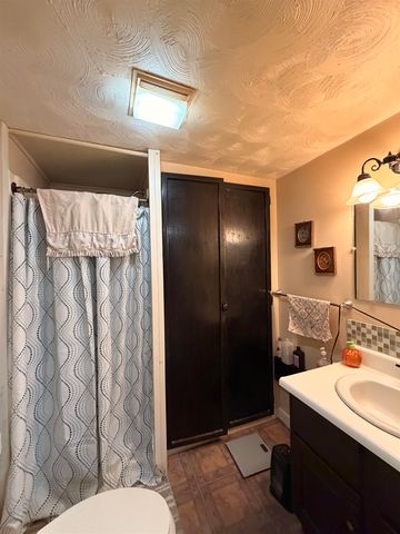 12 Mechanic Street, Winchester, NH 03470