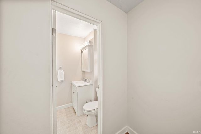 1517 Rosemary Lane, South Bend, IN 46637
