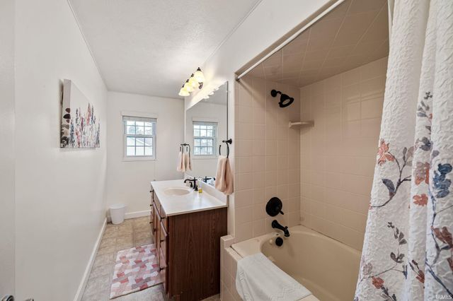 1517 Rosemary Lane, South Bend, IN 46637