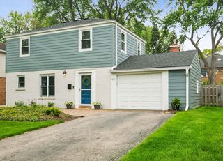611 E Davis Street, Arlington Heights, IL 60005