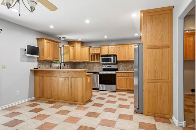 200 Ridgefield Court, Ozark, MO 65721