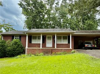 700 Tanglewood Drive, Seneca, SC 29672
