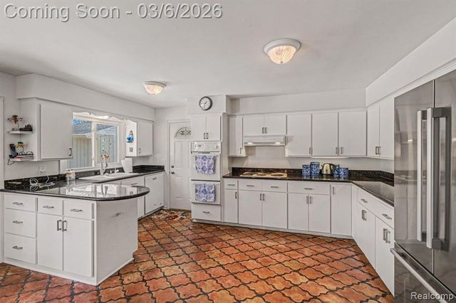 9667 Burning Tree Drive, Grand Blanc, MI 48439