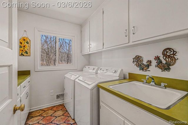 9667 Burning Tree Drive, Grand Blanc, MI 48439