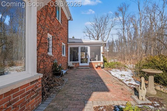 9667 Burning Tree Drive, Grand Blanc, MI 48439